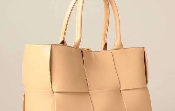 Bottega Veneta Handbags to hand