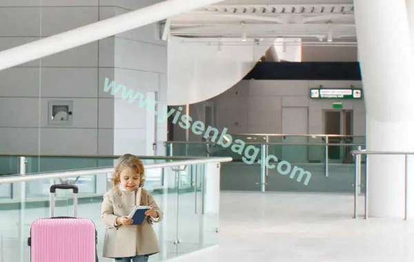 How Does YisenBag Choose Materials for a Toiletry Bag Factory
