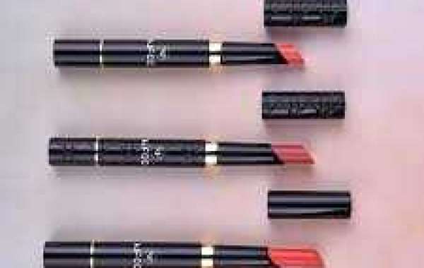 How Does Lip Gloss In Yiwu Help Keep Lips Hydrated?
